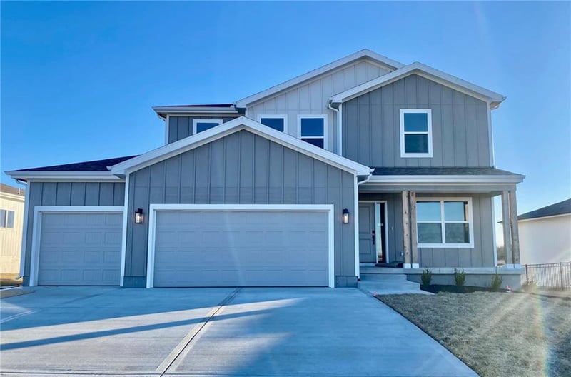 18637 193rd St, Spring Hill, KS 66083