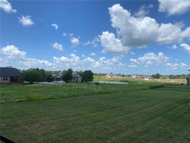 18593 193rd St, Spring Hill, KS 66083