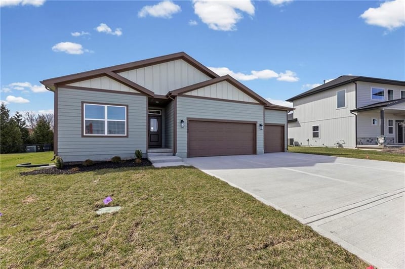 18549 193rd St, Spring Hill, KS 66083