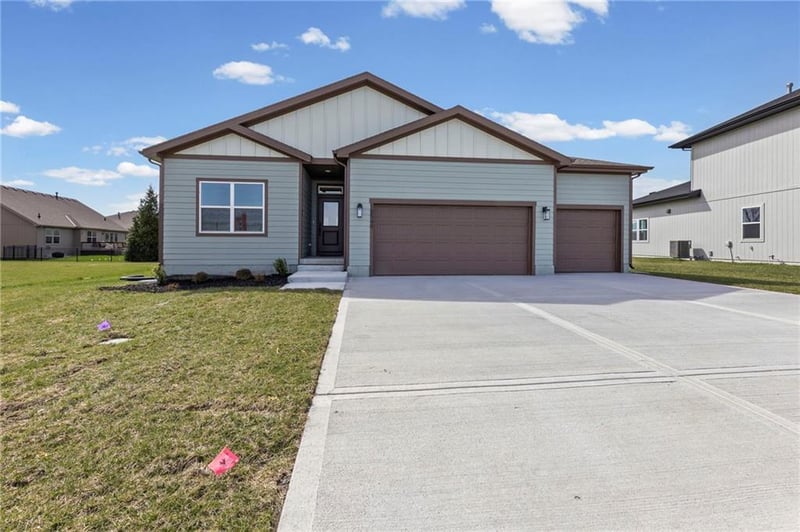 18549 193rd St, Spring Hill, KS 66083