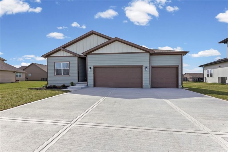 18549 193rd St, Spring Hill, KS 66083