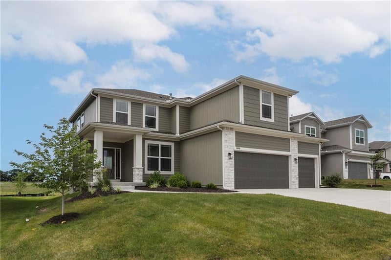 18991 169th Pl, Olathe, KS 66062