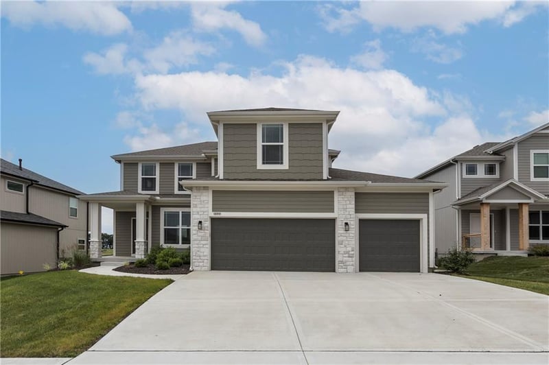 18991 169th Pl, Olathe, KS 66062
