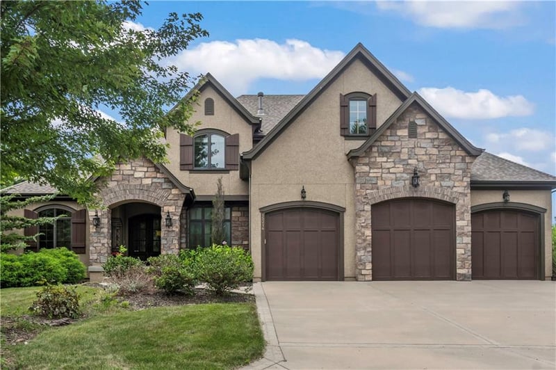15216 Perry St, Overland Park, KS 66221