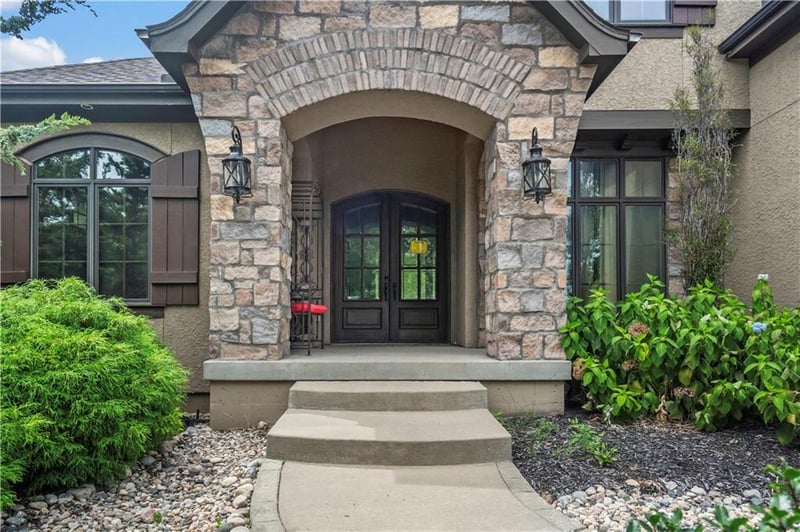 15216 Perry St, Overland Park, KS 66221