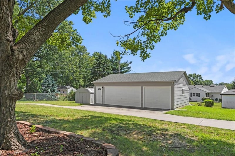 11911 44th St, Kansas City, MO 64133