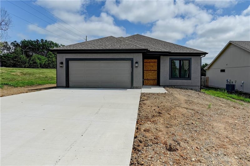 12705 Woodland Ave, Kansas City, MO 64145