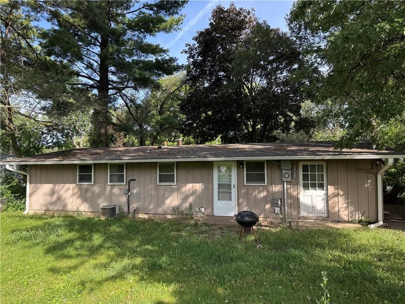 407 N Cochise Dr, Independence, MO 64056