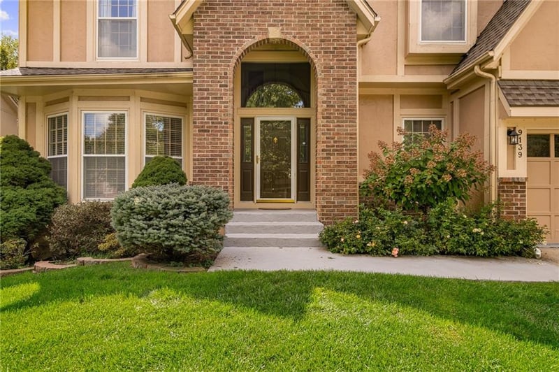 9139 131st Pl, Overland Park, KS 66213