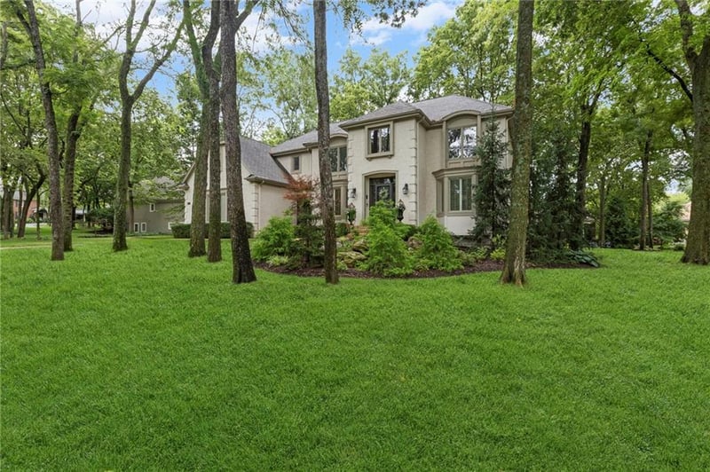 16800 S Country Club Dr, Loch Lloyd, MO 64012