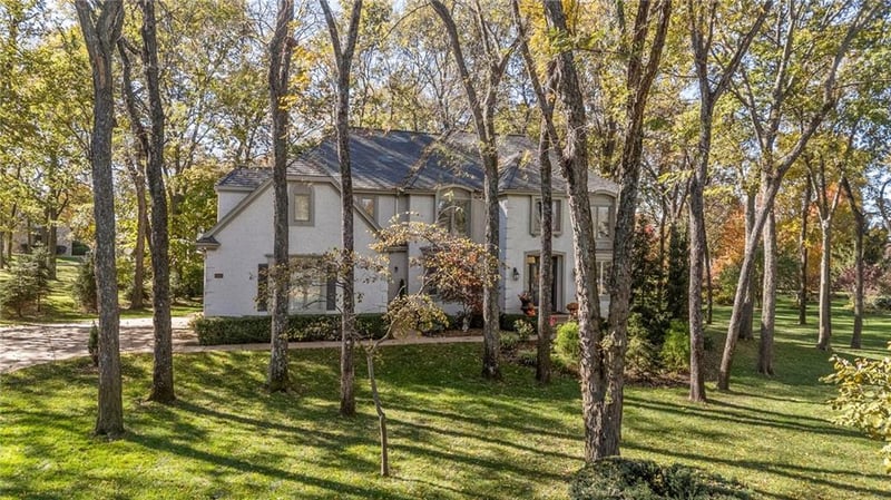 16800 S Country Club Dr, Loch Lloyd, MO 64012