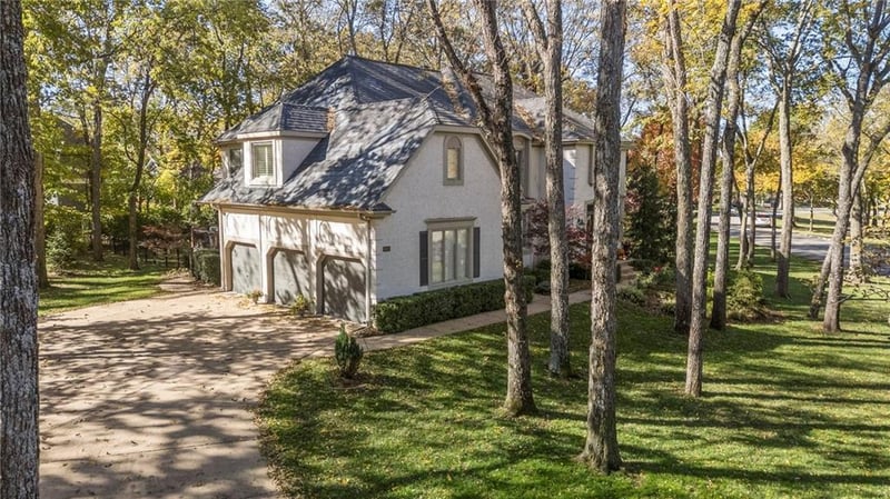 16800 S Country Club Dr, Loch Lloyd, MO 64012