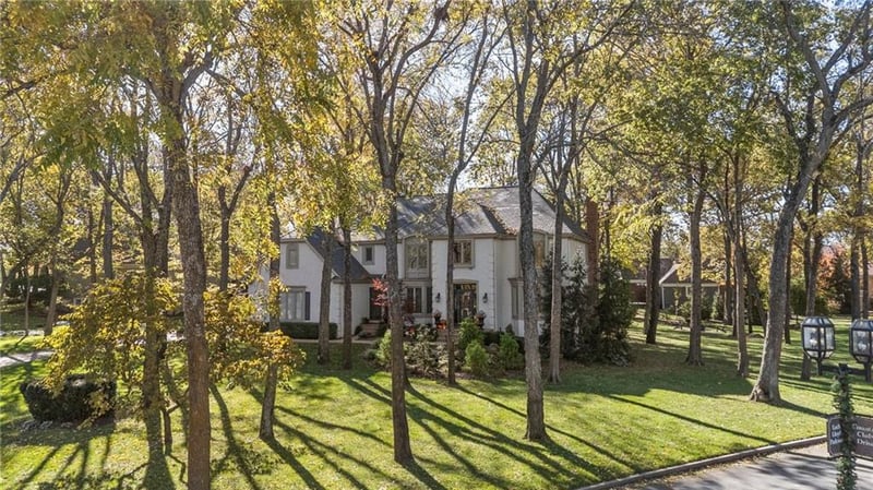 16800 S Country Club Dr, Loch Lloyd, MO 64012