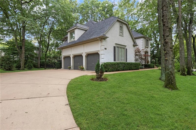 16800 S Country Club Dr, Loch Lloyd, MO 64012