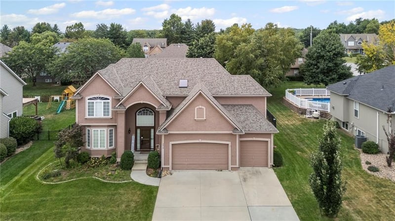 2413 Kenwill Dr, Lee's Summit, MO 64082