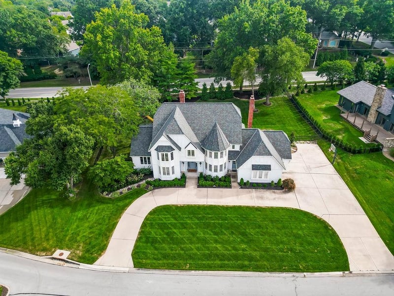 12635 Juniper Cir, Leawood, KS 66209