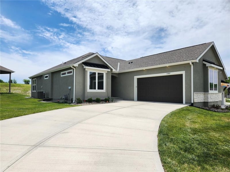 11562 Olathe View Rd, Olathe, KS 66061
