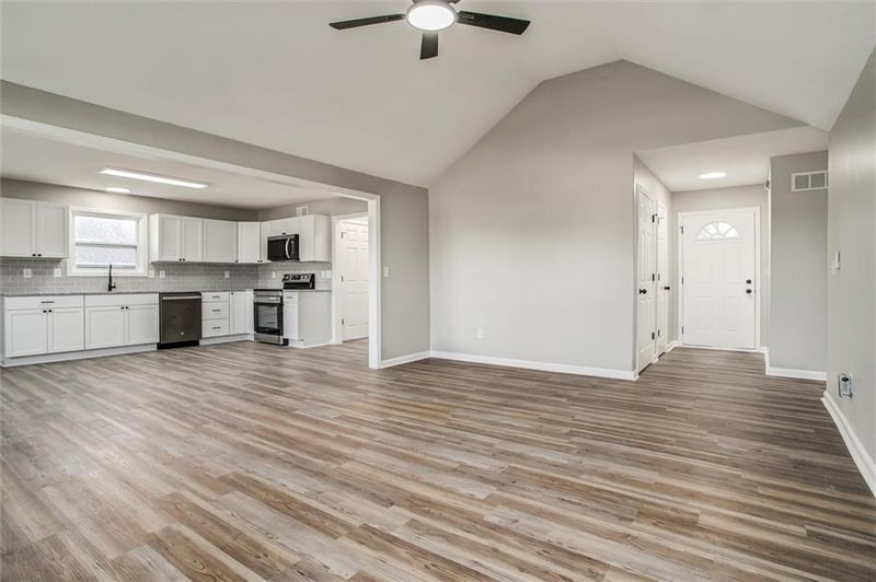 725 Tisha Ln, Grain Valley, MO 64029