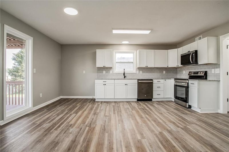 725 Tisha Ln, Grain Valley, MO 64029