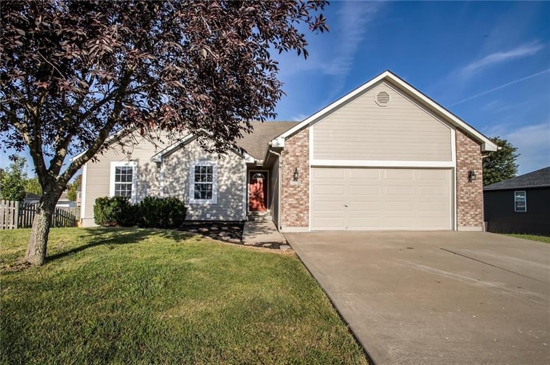 725 Tisha Ln, Grain Valley, MO 64029