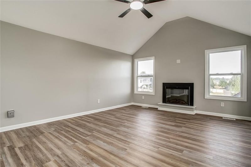 725 Tisha Ln, Grain Valley, MO 64029