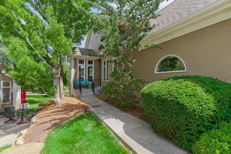 147 NW Pointe Dr, Gladstone, MO 64116