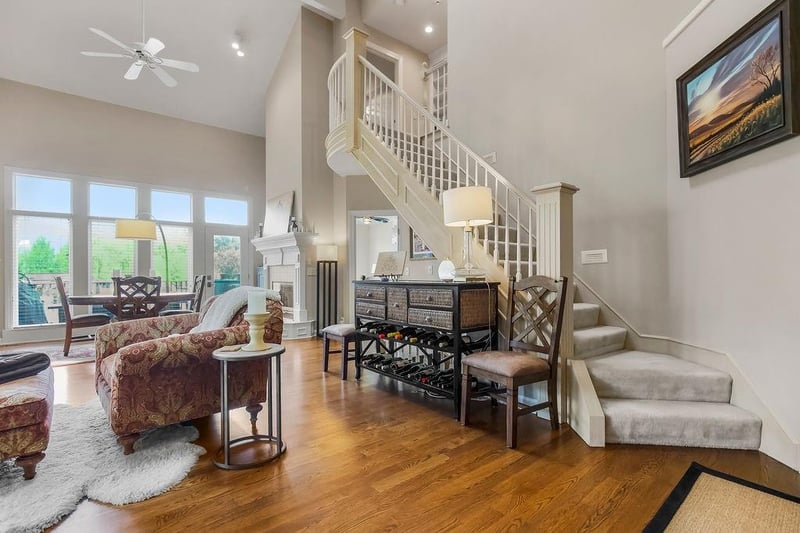 147 NW Pointe Dr, Gladstone, MO 64116