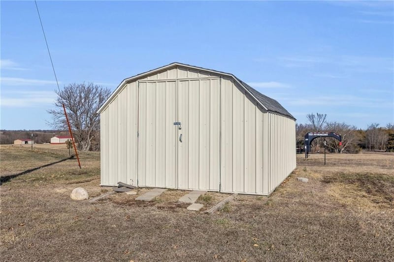 21814 Mclouth Rd, Mclouth, KS 66054