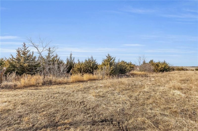21814 Mclouth Rd, Mclouth, KS 66054