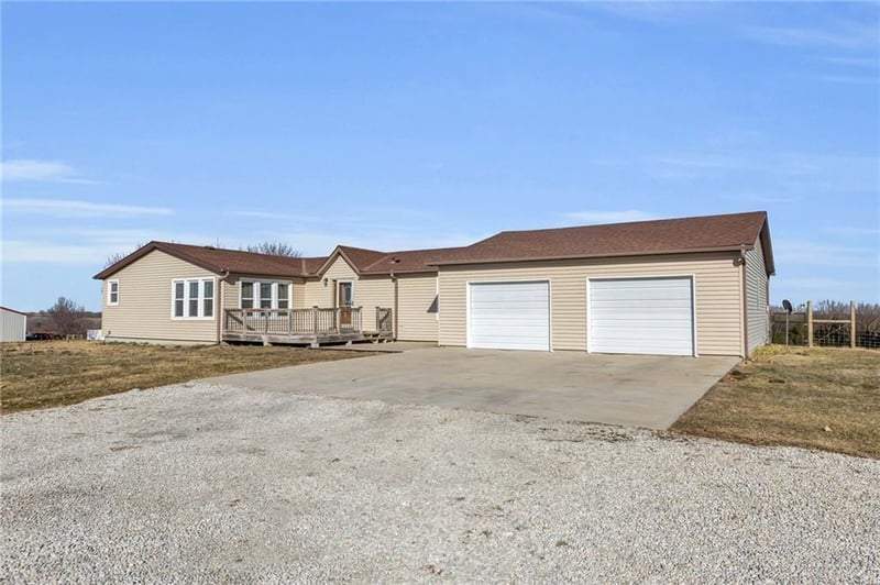 21814 Mclouth Rd, Mclouth, KS 66054