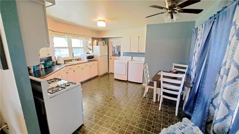805 Walnut St, Chetopa, KS 67336