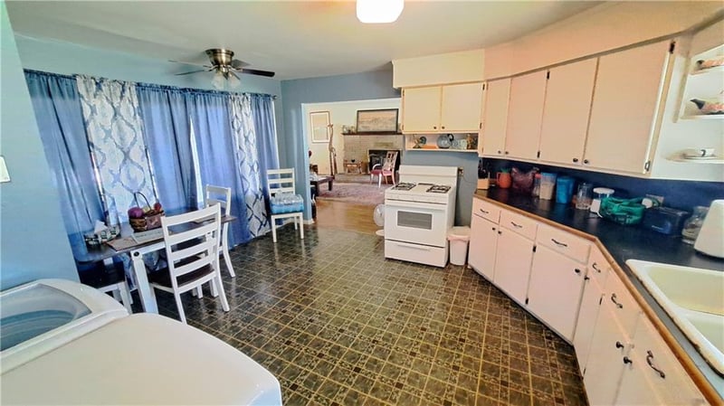 805 Walnut St, Chetopa, KS 67336
