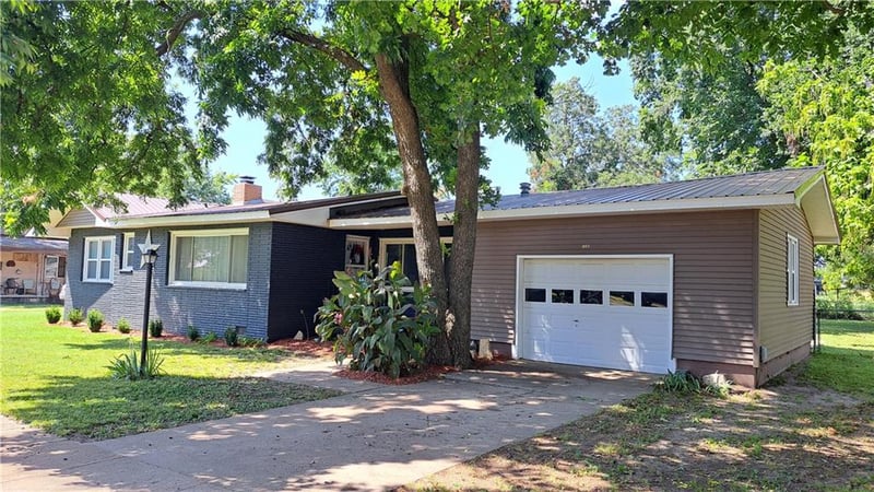 805 Walnut St, Chetopa, KS 67336