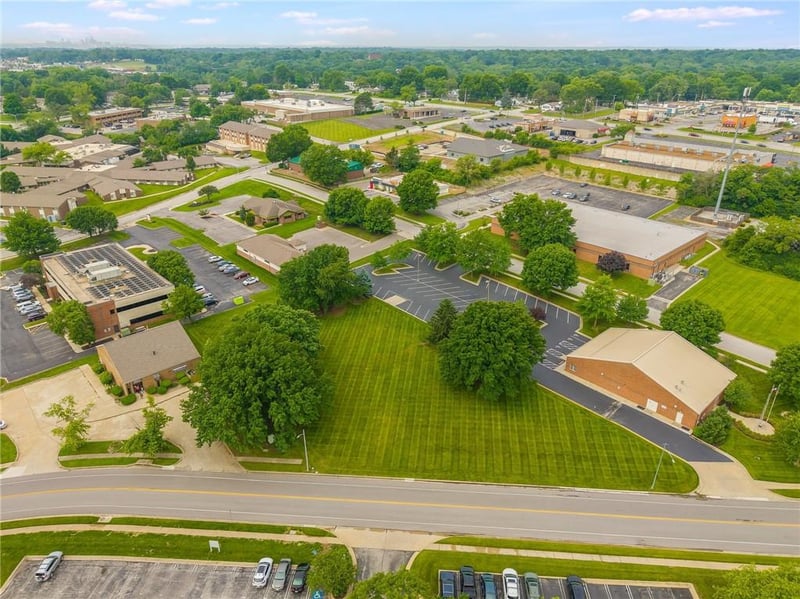 Brooktree Ln, Gladstone, MO 64119