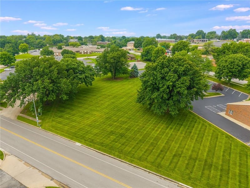 Brooktree Ln, Gladstone, MO 64119