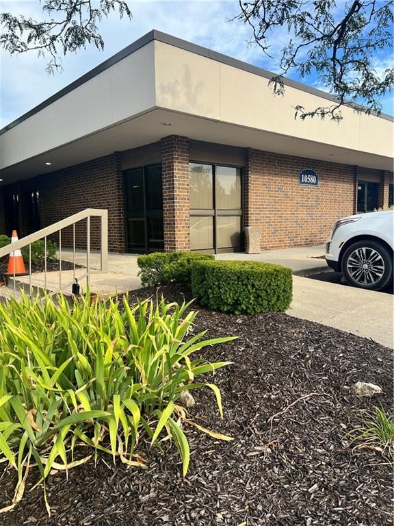 10580 Barkley St, Overland Park, KS 66212