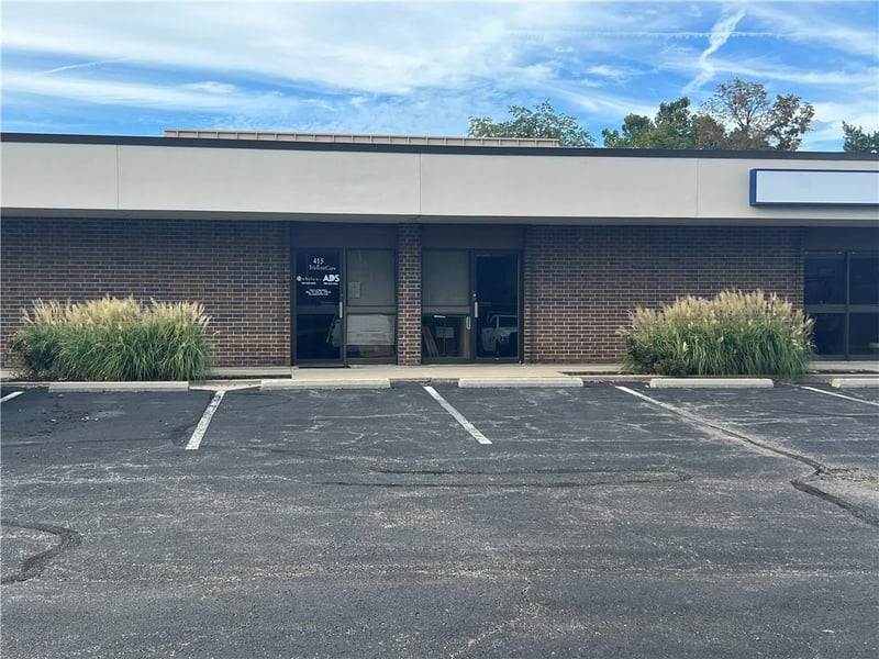 10580 Barkley St, Overland Park, KS 66212