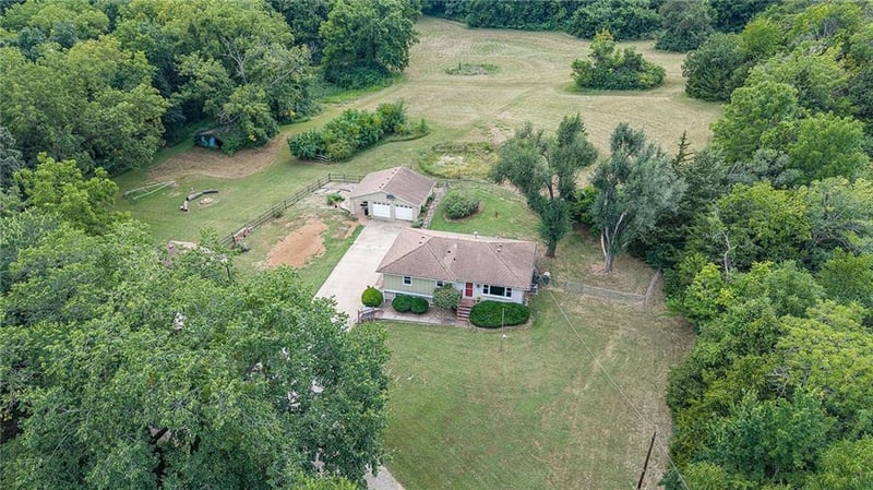 6115 Oak Grove Rd, Kansas City, KS 66106