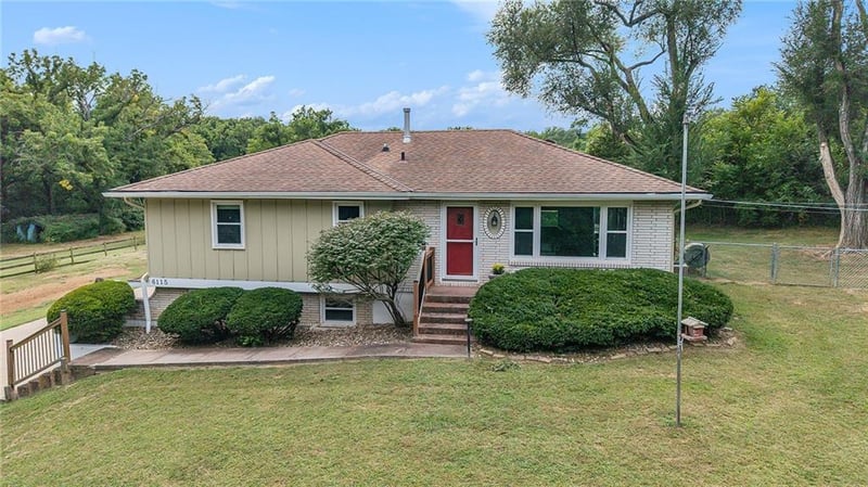 6115 Oak Grove Rd, Kansas City, KS 66106