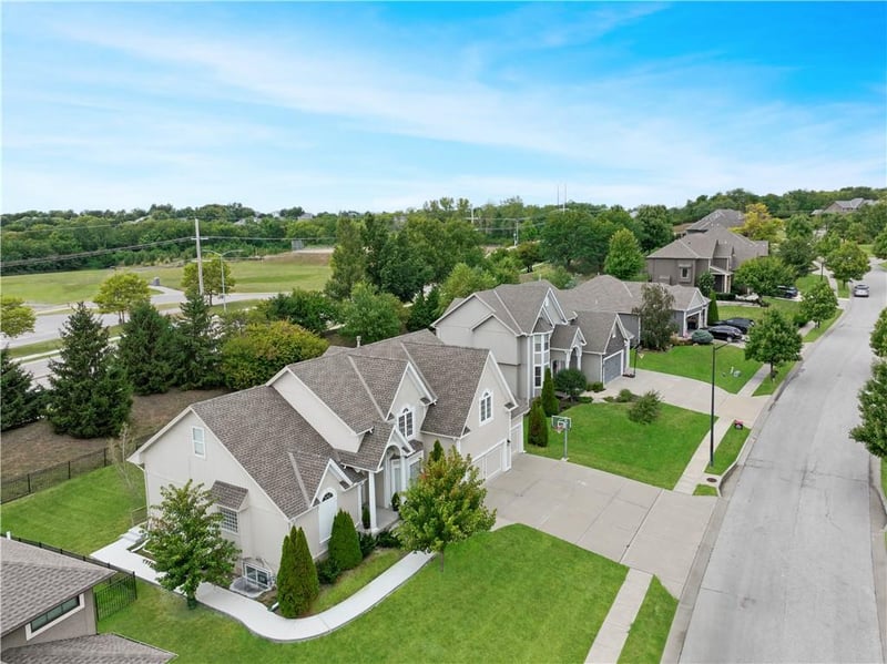 9020 Oxford Ave, Kansas City, MO 64157