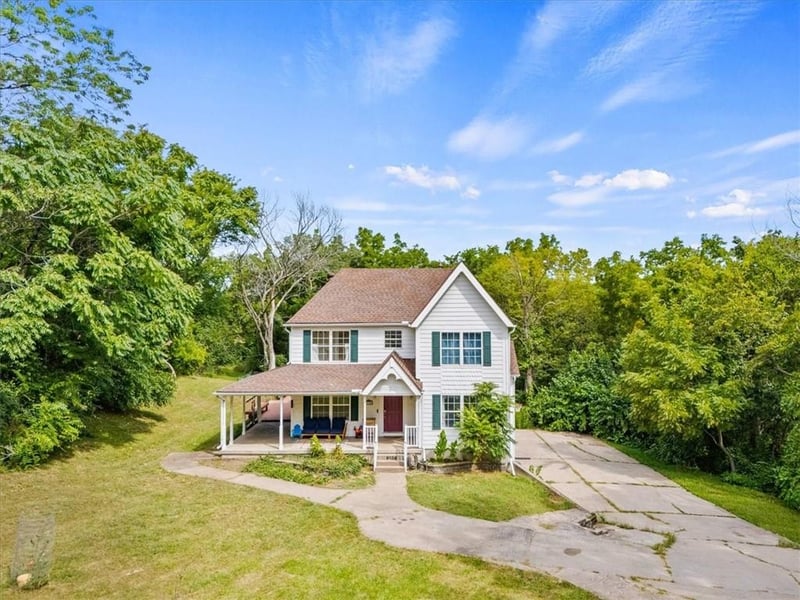 6136 County Line Rd, Kansas City, KS 66106