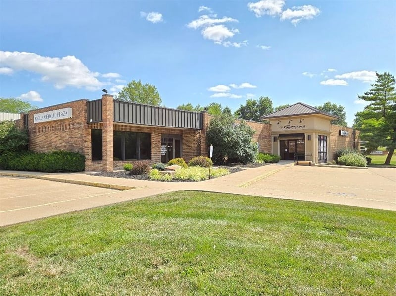 705 Baptiste Dr, Paola, KS 66071