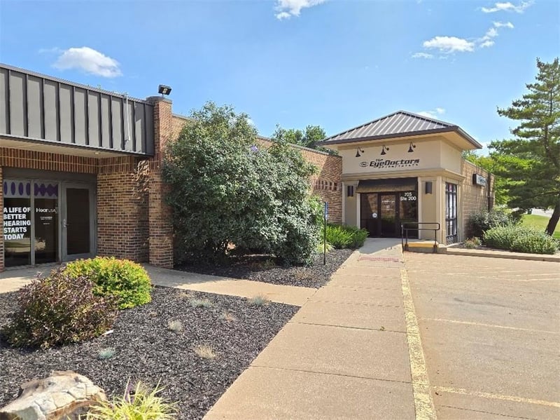 705 Baptiste Dr, Paola, KS 66071