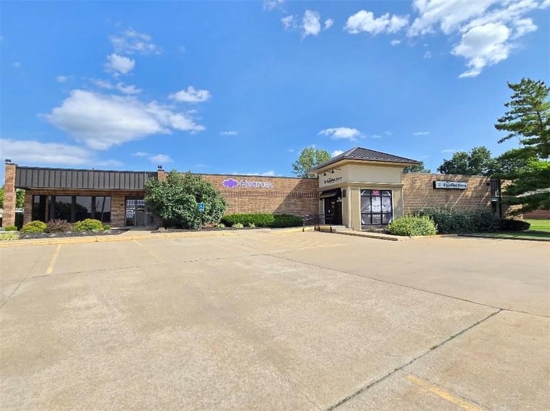 705 Baptiste Dr, Paola, KS 66071
