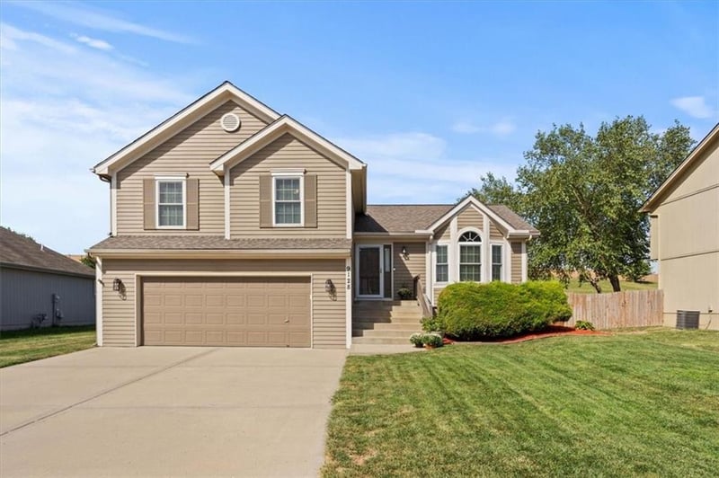 9128 Mulberry Ave, Kansas City, MO 64155