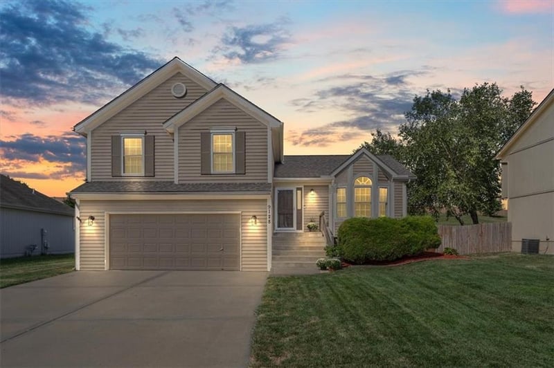 9128 Mulberry Ave, Kansas City, MO 64155