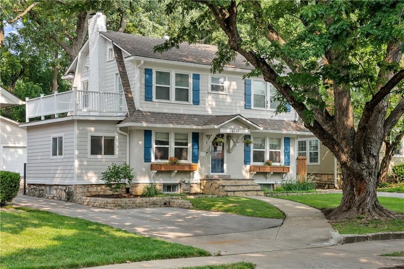 6330 Oak St, Kansas City, MO 64113