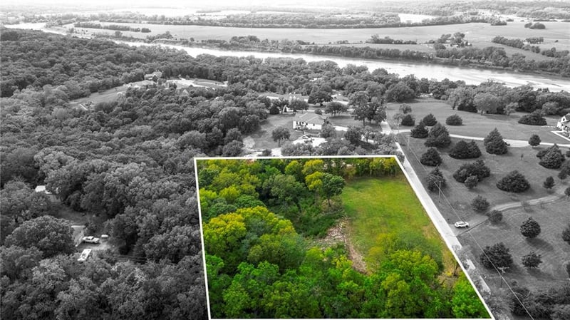 26775 W 73rd St, Shawnee, KS 66227