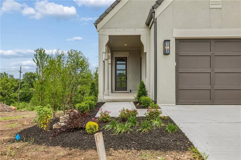 13749 Pembroke Ln, Leawood, KS 66224