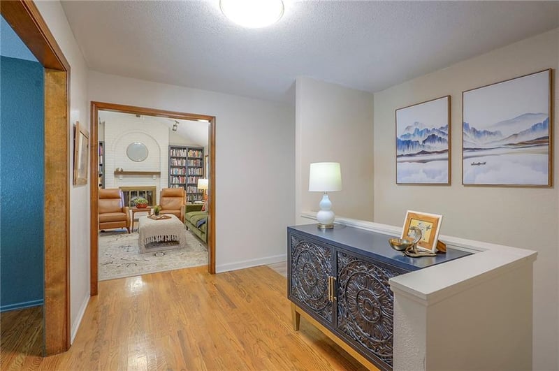 607 Birchwood Dr, Lee's Summit, MO 64086